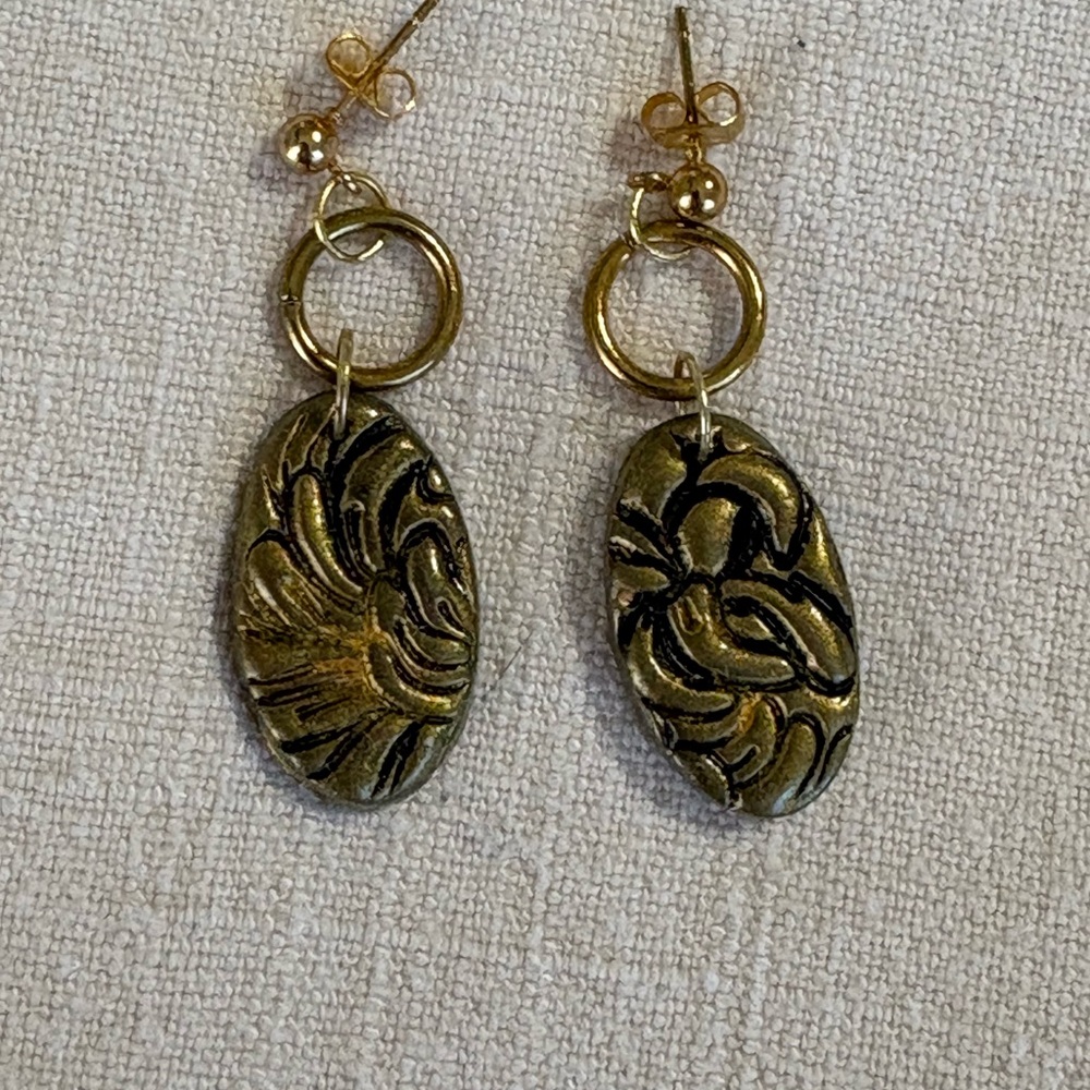 Elegant Gold Floral Earrings